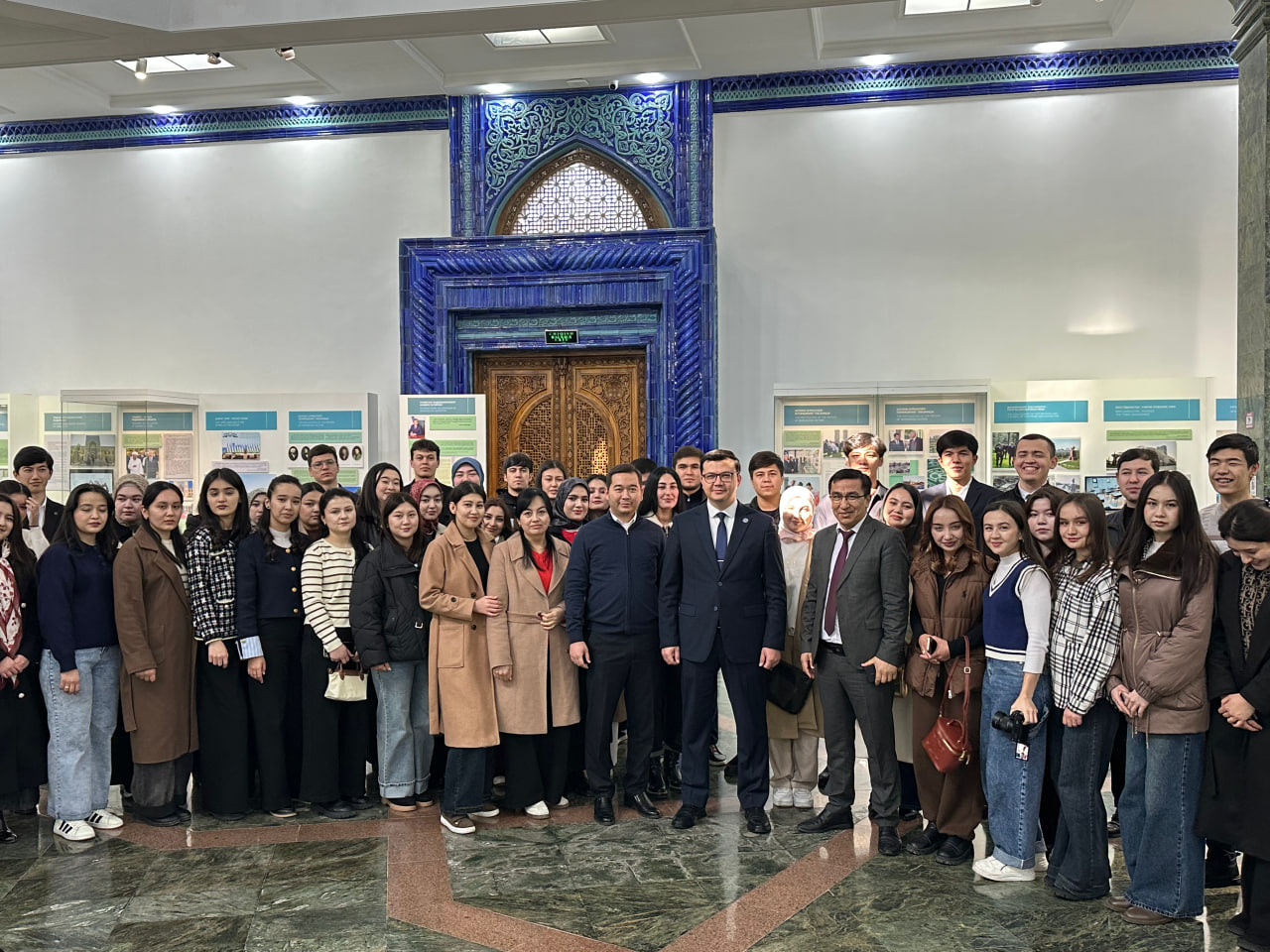 12 марта текущего года под руководством ректора Kimyo International University in Tashkent А.Б. Аллакулиева группа профессоров, преподавателей и более ста студентов посетили Государственный музей памяти жертв репрессий и мемориальный комплекс «Шахидлар хо