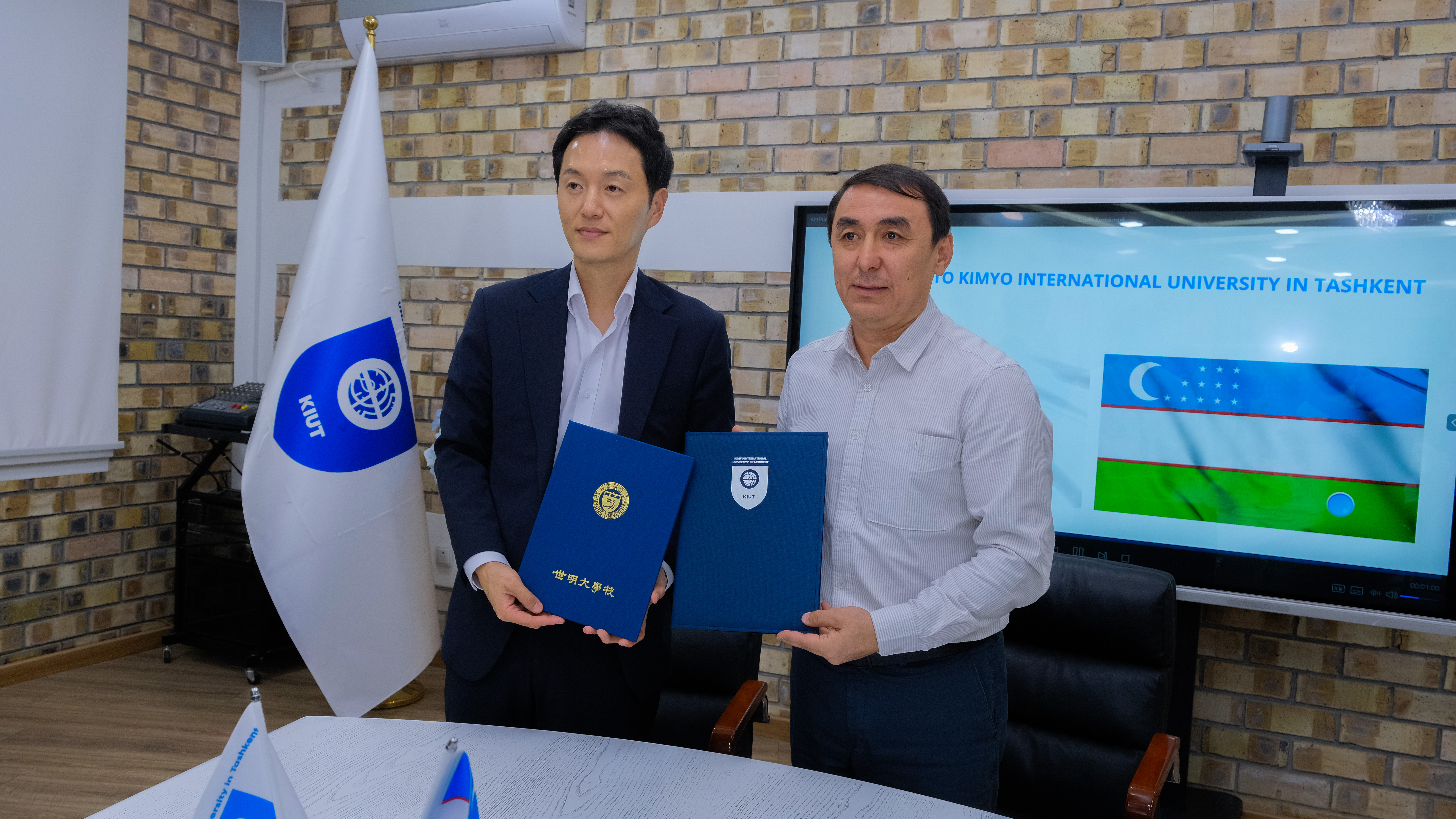 Academic Cooperation with Semyung University Discussed