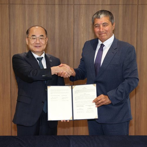 Members of the delegation headed by the founder of Kimyo International University Tashkent (KIUT) Alisher Vakhobov visited Busan National University (PNU) and met with President Choi Jae Weon
