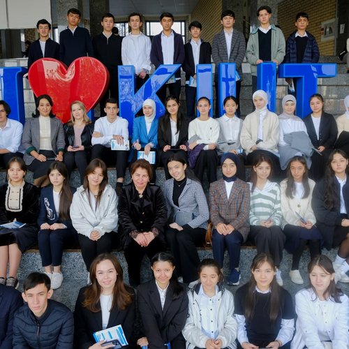 Kuni kecha Toshkent Kimyo xalqaro universitetiga Vosiq International School and Kindergarten maktabining bitiruvchi sinf oʻquvchilari mehmonga kelishdi
