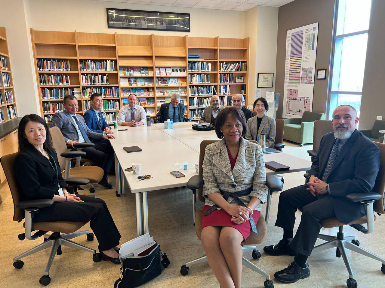 A co-working office of Kimyo International University in Tashkent has opened at Roosevelt University in the USA