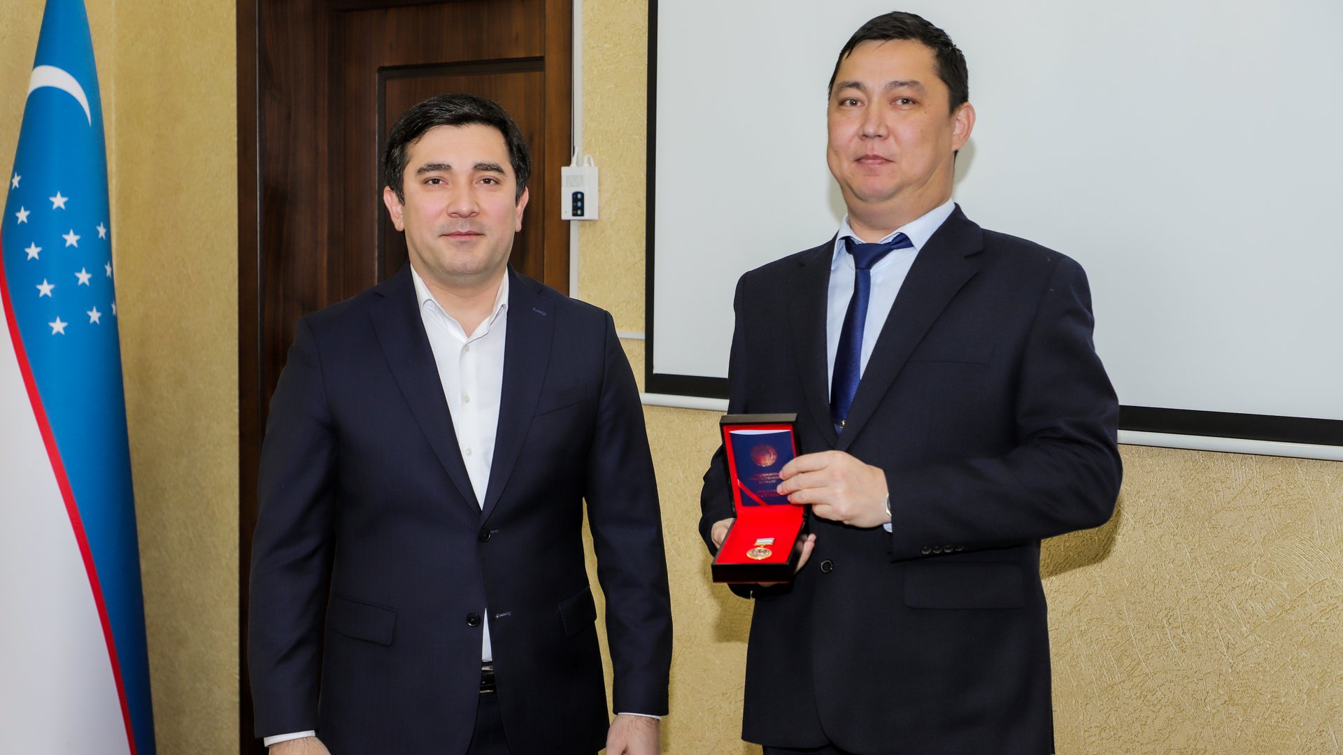 The rector of the Kimyo International University in Tashkent J. Kudaybergenov was awarded a commemorative badge “30 years of the Constitution of Uzbekistan”. The rector of the Kimyo International University in Tashkent J. Kudaybergenov was awarded a commemorative badge “30 years of the Constitution of Uzbekistan”.