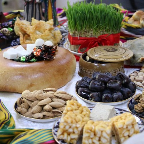 С праздниками Рамазан хайит и Навруз