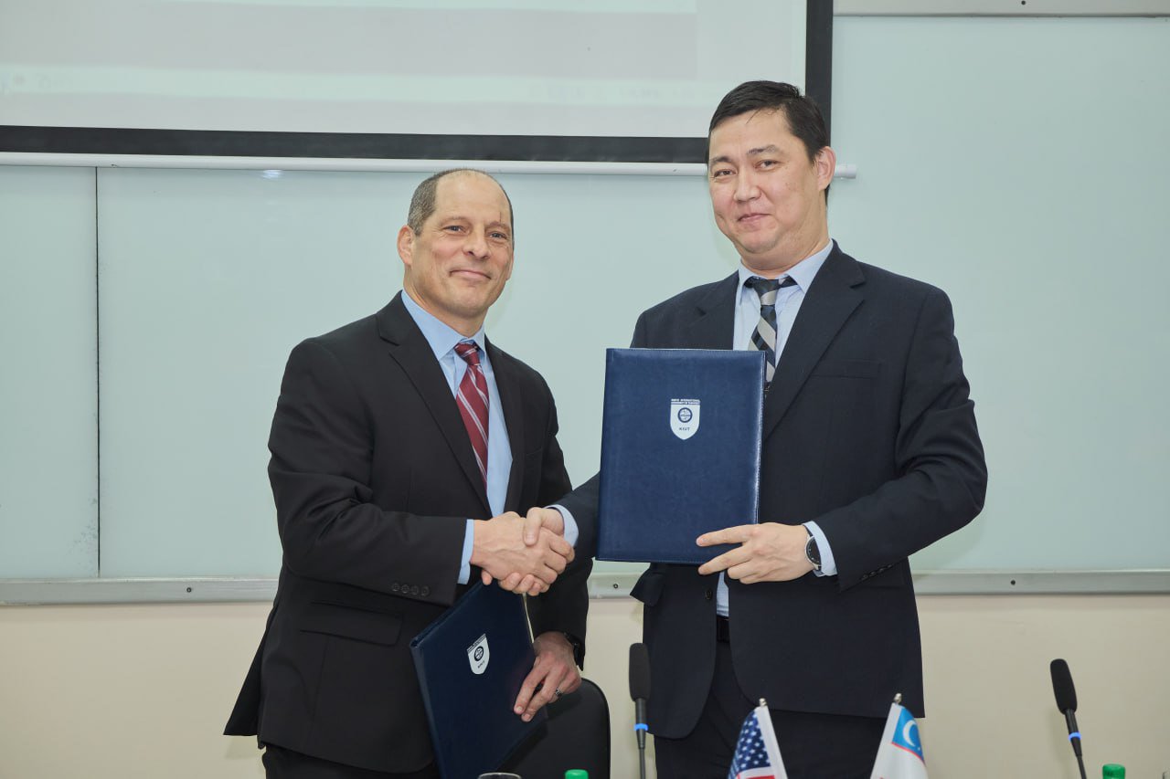 MBA 1 + 1 program together with Roosevelt University