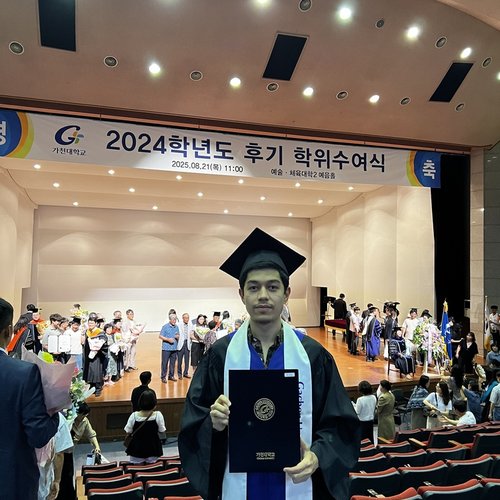 A student of Korean Philology at Kimyo International University in Tashkent