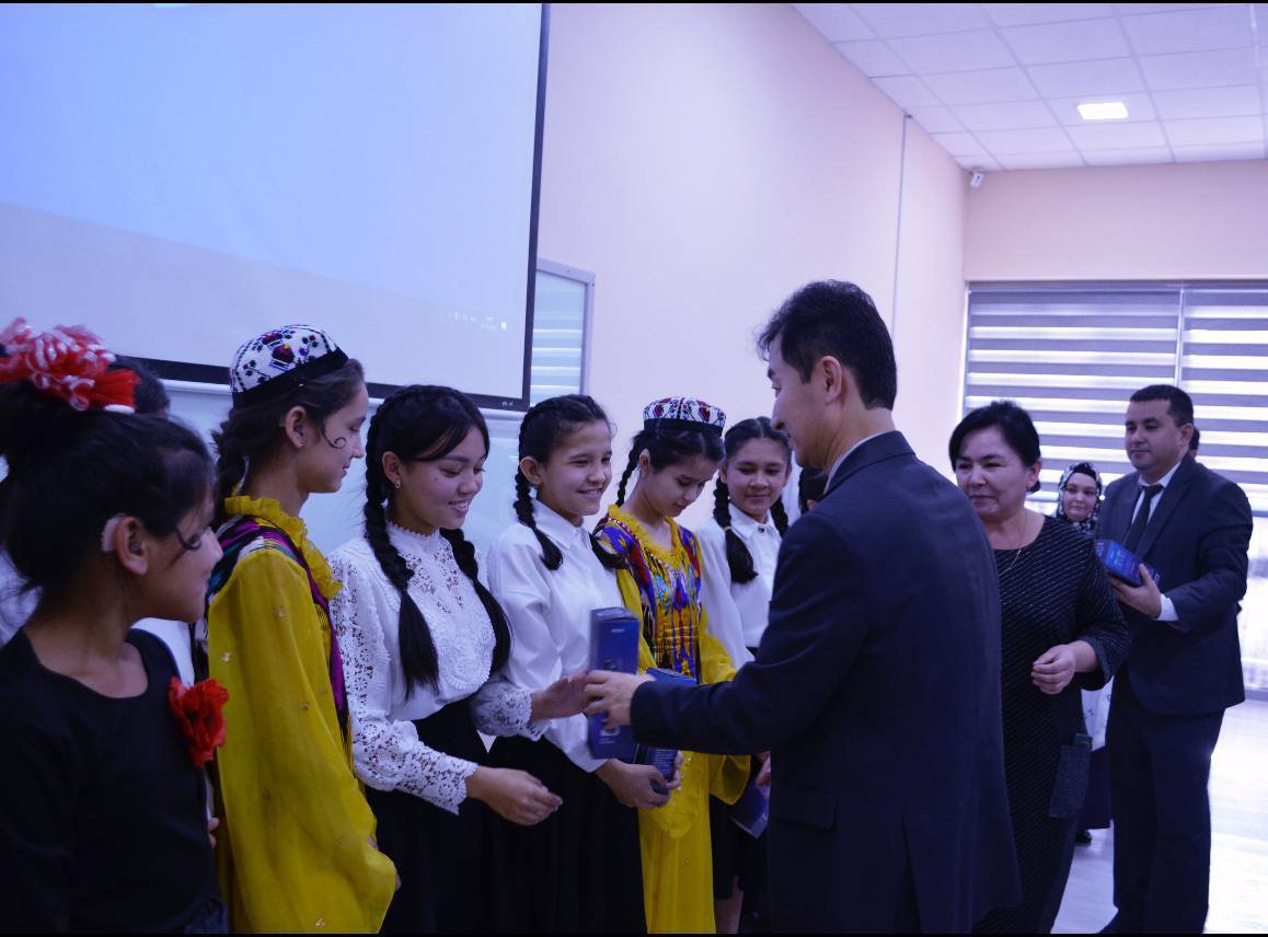 A cultural and educational event was held at Kimyo International University in Tashkent with the participation of students of a specialized boarding school for hearing-impaired children No. 106 A cultural and educational event was held at Kimyo International University in Tashkent with the participation of students of a specialized boarding school for hearing-impaired children No. 106