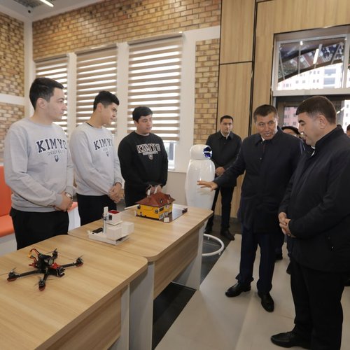 На торжественном открытии кампуса Ташкентского международного университета Кимё в Намангане были представлены проекты студентов направления «Информационные системы».