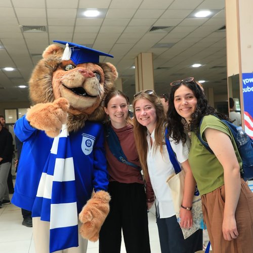 O‘zbekistonda eng ko‘p xorijlik, ayniqsa amerikalik talabalar tahsil oladigan universitetlardan biri — Kimyo International University in Tashkent’da “America Day — 2026” xalqaro tadbiri bo‘lib o‘tdi.
