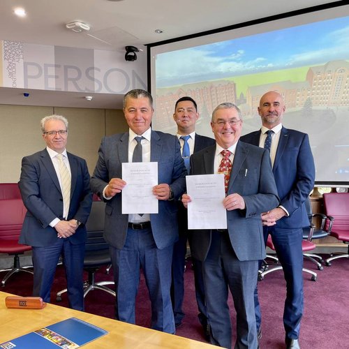 🇦🇺/🇺🇿 Учредитель Ташкентского международного университета Кимё А.Вахобов и ректор университета Ж.Кудайбергенов находятся с официальным визитом в Австралии