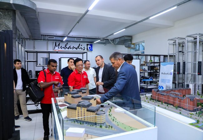 Делегация UCSI Group во главе с основателем посетила Ташкентский международный университет Кимё