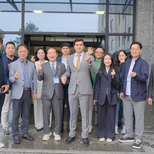 Kimyo International University in Tashkent klinikasida Janubiy Koreyaning Hanyang University Hospital shifokori, yelka jarrohligi bo‘yicha mutaxassis professor Lee Bonggun tomonidan jarrohlik amaliyoti muvaffaqiyatli o‘tkazildi