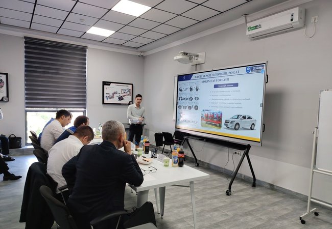 5 мая 2026 года для выпускников направления «Mechanical Engineering» кафедры «Технология машиностроения» Ташкентского международного университета Кимё была организована защита выпускных квалификационных работ в Учебно-производственном инжиниринговом центр