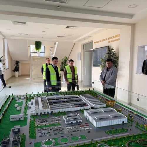 Toshkent Kimyo xalqaro universiteti delegatsiyasi Jizzaxdagi BYD Uzbekistan zavodiga tashrif buyurdi va anglashuv memorandumi imzoladi
