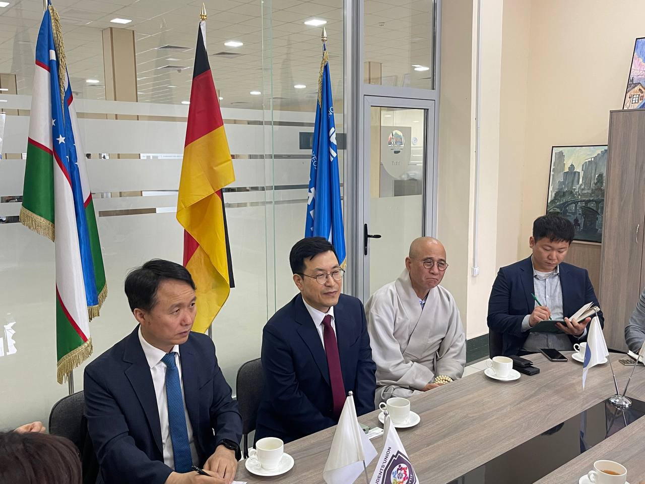 On May 27, our institute was visited by a delegation consisting of Peng Ju Man, director of the Center for Korean Education in Tashkent and experts from the International Korean Language Association of South Korea TOPIK On May 27, our institute was visited by a delegation consisting of Peng Ju Man, director of the Center for Korean Education in Tashkent and experts from the International Korean Language Association of South Korea TOPIK